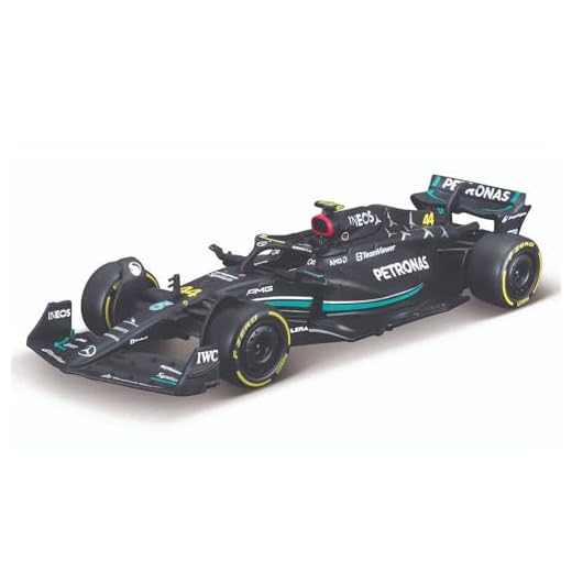 Bburago - Mercedes AMG Petronas W14 Lewis Hamilton #44 2023 - Modellino Realistico Auto in Scala 1:43, Guidata da Lewis Hamilton, Licenza Ufficiale Mercedes, Età consigliata 3+ Anni