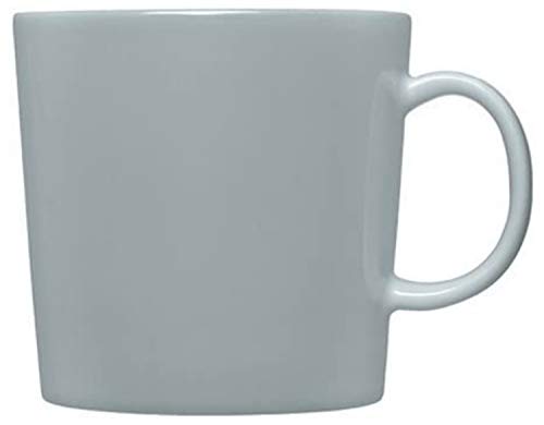 La tazza è stata realizzata in porcellana di colore grigio perla
