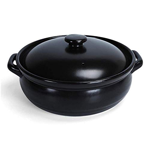Cocotte en céramique pour mijoter de grands repas de famille à table