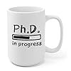 Keramik-Kaffeetasse mit Aufschrift „PhD in Progress Future Dr. Doctorate Medical Doctorate Student Graduation Gift for New Doctors“ (425 ml)