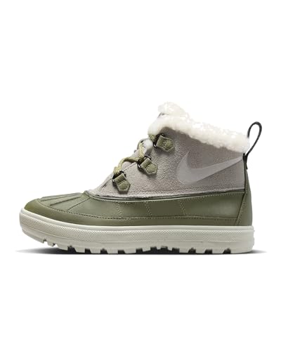 Nike Womens Woodside 2 Chukka Light Taupe/Light Bone/Medium Olive/Black 7.5 B - Medium