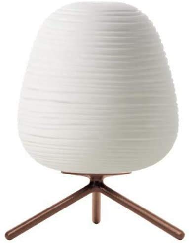 Lampe de bureau trépied moderne idéale pour un coin lecture chaleureux