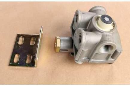 Bendix 103010 - R-14 Air Brake Relay Valve