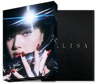BLACKPINKのリサ- LISA -LALISA- PHOTOBOOK [SPECIAL EDITION] (フォトブック224P+ポラロイドセット5枚+アコーディオンポストカードセット8種+タイベックポーチ1種)