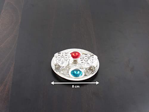Pooja objets sacrés pour purifier l'espace avec thali plaqué argent