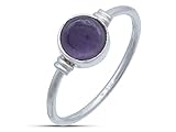amethyst ring kaufen Der in dem Ring eingearbeitete lila Stein ist ein Amethyst. Seine Farbe reicht je nach Stein von einem zarten Flieder bis hin zu einem dunklen, tiefen violett. Hält man den Amethyst gegen das Licht, so ist er leicht durchscheinend.