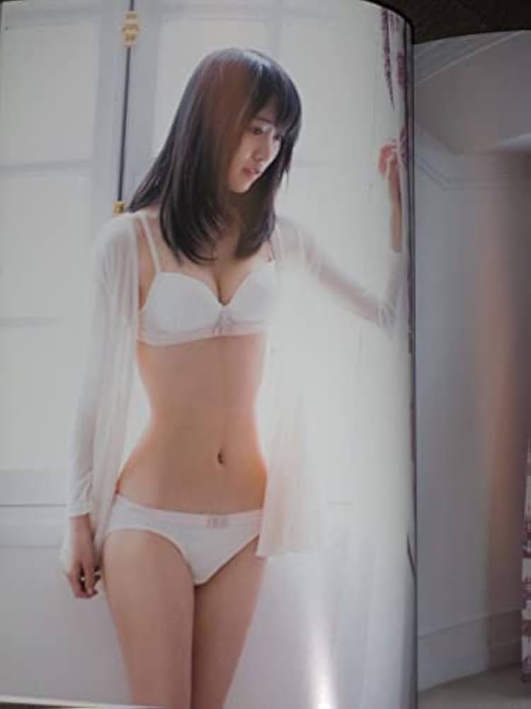 Amazon.co.jp: 欅坂46 菅井友香 1st 写真集 フィアンセ 初版第一