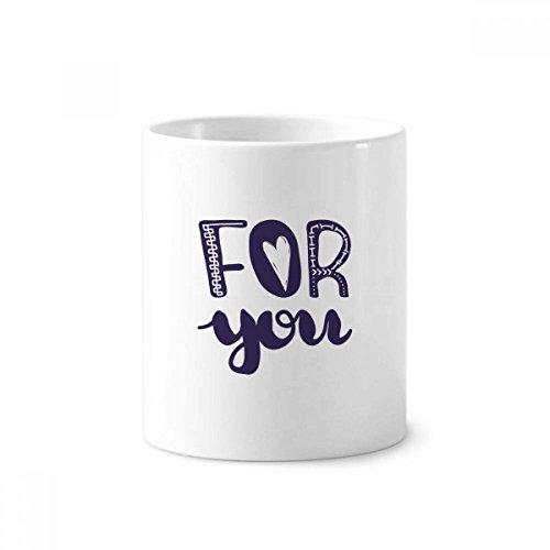 Mug en céramique multicolore idéal comme pot à crayons de bureau