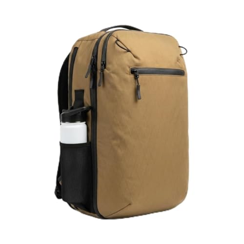 COR Surf Mochila de viagem Island Hopper TriCor™ | Mochila ultraleve para homens e mulheres, abertura de mala, bolsos ocultos para passaporte, resistente à água, bolsa para laptop (areia do deserto de