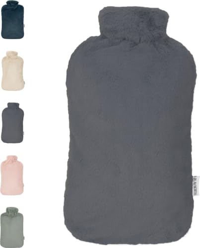 Ølav North XXL Wärmflasche mit Nordic Fur Bezug, 3.4 Liter, Grau, Besonders weicher Stoff Hergestellt aus nachhaltigen Materialien, Geschenk für...
