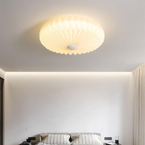 Plafonniers LED blancs : la solution contre les salons sombres et plafonds bas