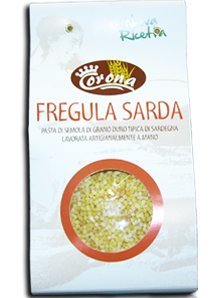 Fregula de Cerdeña elaborada por los artesanos del Pastificio Corona di Oristano. 1 paquete de 500 g. Pasta típica elaborada con sémola de trigo duro, ideal para mariscos como sopa o risottata.