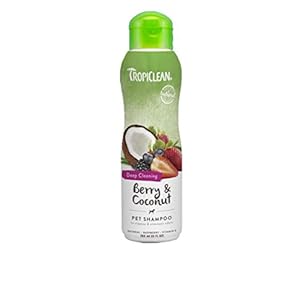 TropiClean Dog Shampoo Grooming Supplies – Deep Cleansing & Moisturising Dog and Cat Shampoo – Soap and Paraben Free -Derived from Natural Ingredients – Used by Groomers – Berry & Coconut, 355ml