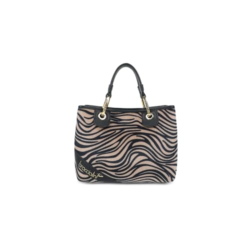 Borsa a mano di medie dimensioni in materiale effetto cavallino dalla fantasia leopardata. Con doppi manici, chiusura con clip e tracolla in nastro logato rimovibile e regolabile che ne permette la doppia portabilità. All'interno una pochette totalmente estraibile e utilizzabile come seconda borsa a cui è possibile agganciare la tracolla a nastro. I dettagli in similpelle nera, le finiture dorate e la tracolla logata removibile aggiungono un tocco sofisticato e contemporaneo.