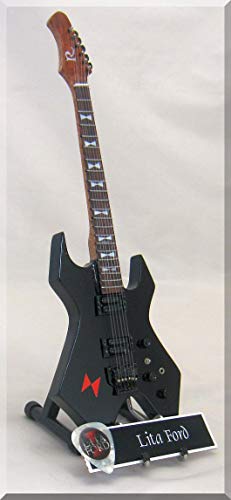 LITA FORD Guitare Miniature 1 avec médiator - Les Beatles, Paul McCartney, John Lennon, RIngo Starr, George Harrison LITA FORD Guitare Miniature 1 avec médiator
