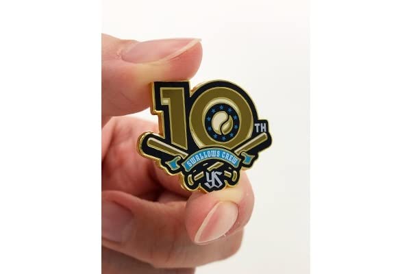 Amazon.co.jp: 10周年ピンバッジSwallows CREW2022 CREW DAY神宮配布