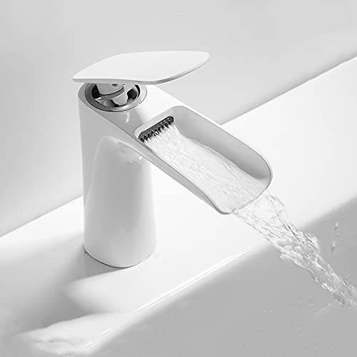 Mitigeur robinets cascade blanc pour moderniser une salle de bain