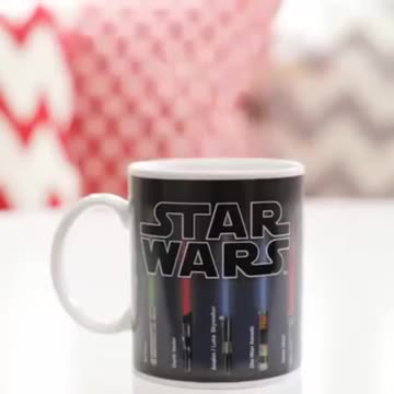 Star Wars Lightsaber Heat Change Mug - Officially Licensed Disney Merchandise, Add Hot Drink to Reveal Lightsabers, Gift for Star Wars and Mandalorian Fans, 295ml (10 fl oz)| Paladone
