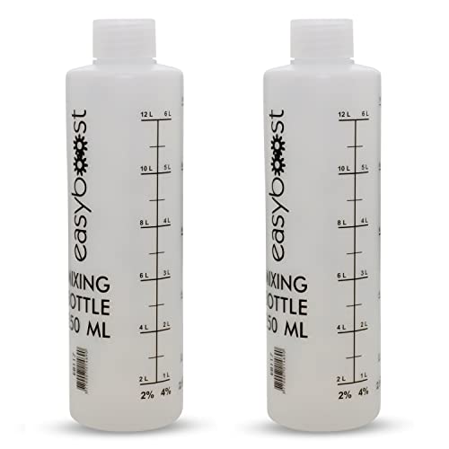 La capacità del distributore di olio Easyboost è di 250 ml. È realizzato in plastica PE semiopaca di alta qualità. Le graduazioni sono realizzate con un processo di stampa serigrafica ad alta resistenza. ATTENZIONE: per la pulizia, non utilizzare benzina sulla parte serigrafata, altrimenti le graduazioni potrebbero scomparire!