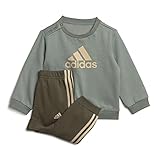 Ein Jogginganzug aus weichem Fleece für jede Menge Spiel und Spaß.
