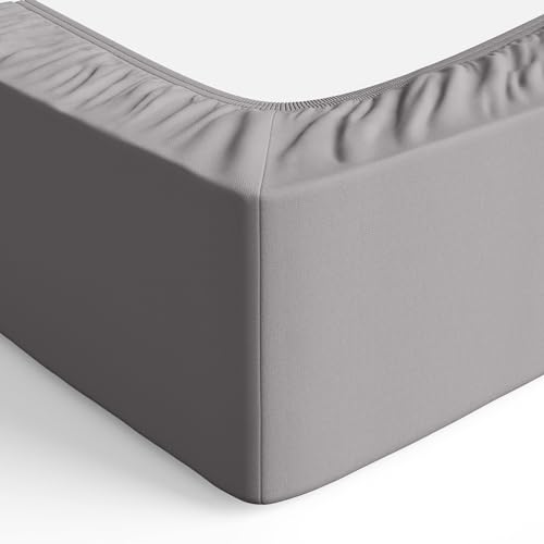 Foto von Amazon Basics Spannbettlaken, 200 x 200 x 30 cm, Mikrofaser, Spannbetttuch - Matratzenhöhe bis 30 cm, Dunkelgrau