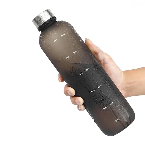 【安全性に配慮した Tritan 製 食品接触対応 】MYEEDA 水筒 1l タイムマーカー付きウォーターボトル 1リットル 大容量 ウォーター ボトル 1000ml メモリ付き水筒 洗いやすい ウォーター タイムマーカー クリアボトル 1L 透明 プラスチック BPAフリー water bottle ドリンク ボトル 目盛り 軽い 耐熱(ブラック)の商品画像（Amazon）