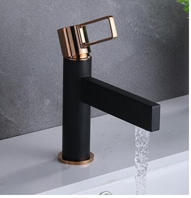 Grifo de lavabo morado para transformar el baño principal en un espacio de relax cotidiano
