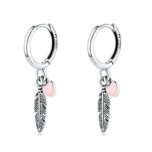 Boucles d'oreilles pour femme en argent originales avec plume et un mini coeur. Boucle d'oreille pour femme argent ou or 18 carats, idéales pour un cadeau...