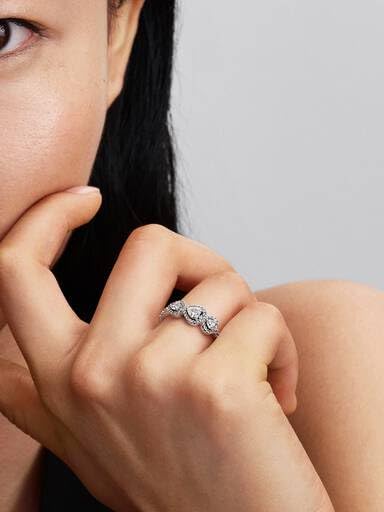 Miniatura 3 de PANDORA Anillo de plata para mujer Halo Corazón Trilogía 194413C01