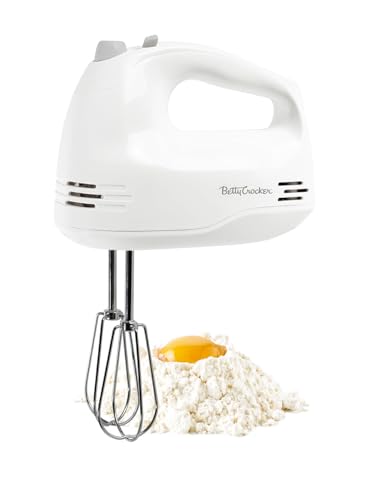 Betty Crocker Batidora de mano de 5 velocidades, 150 vatios de potencia, batidores de placas cromadas fáciles de limpiar, botón de expulsión batidor, reposapiés, diseño compacto elegante, esencial