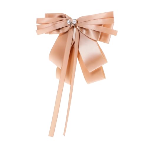 Broche à nœud papillon pour sublimer un blazer de bureau