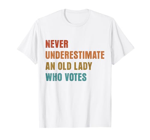 Never Underestimate an Old Lady Who Votes Maglietta