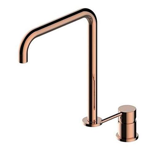 Robinet de lavabo en laiton or brossé pour une salle de bain de villa élégante