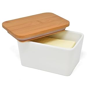 Joeji’s Portaburro da Frigo in Ceramica Bianca con Coperchio in Bambù – Burriera 500 ml Ermetica per Burro Fresco – Porta Burro Grande da Tavola per Cucina e Frigorifero