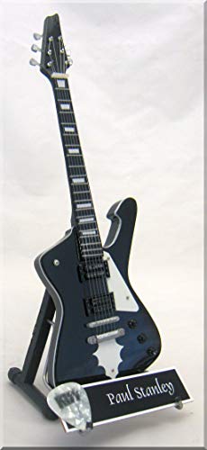PAUL STANLEY Guitare Miniature avec médiator ICEMAN KISS - Les Beatles, Paul McCartney, John Lennon, RIngo Starr, George Harrison PAUL STANLEY Guitare Miniature avec médiator ICEMAN KISS