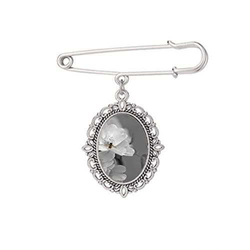 Broche fleurs noires et blanches pour ajuster et embellir vos robes