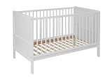 Baby Happy Bliss Nelly Babybett 120x60 cm &ndash; Kinderbett &ndash; Wei&szlig; &ndash; Buchenholz &ndash; 2-Fach h&ouml;henverstellbar &ndash; 3 Schlupfsprossen &ndash; EN 716 gepr&uuml;ft
