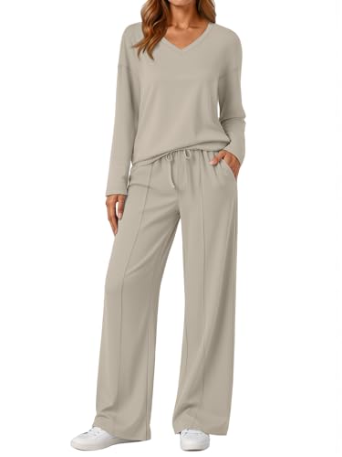 10 Best Airport Outfits Women Love for Comfortable Travels 4 AUTOMET Women's 2 Piece Sweatsuit Outfit with Pants