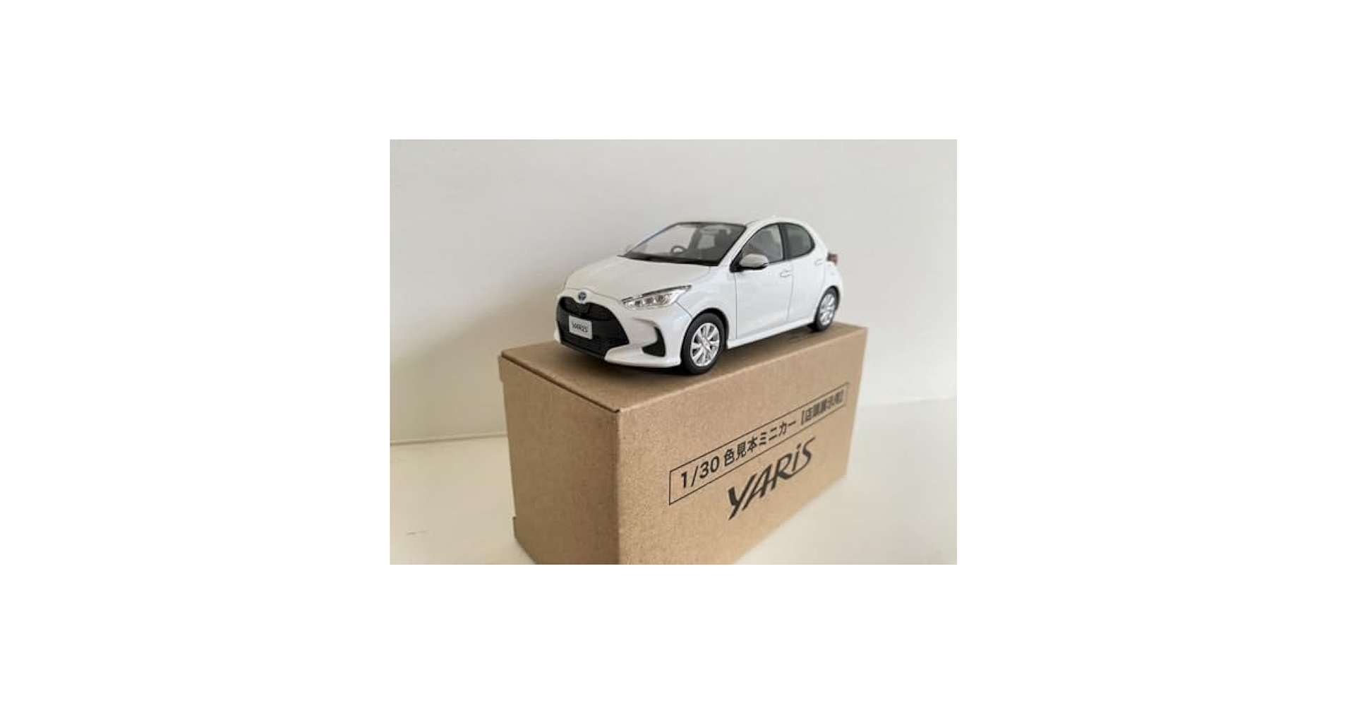 ミニカー　色見本　トヨタ　ヤリス ミニカー 色見本 トヨタ ヤリス - メルカリ