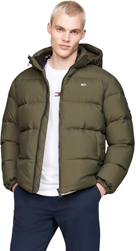 STREETWEAR RIVISITATO: Per far apprezzare gli amati classici degli anni ‘90 alla generazione successiva, Tommy Jeans strizza l'occhio alle icone dell’hip hop di quest’epoca. L’attenzione è rivolta alla qualità e ai design di tendenza caratterizzati da tanto denim.