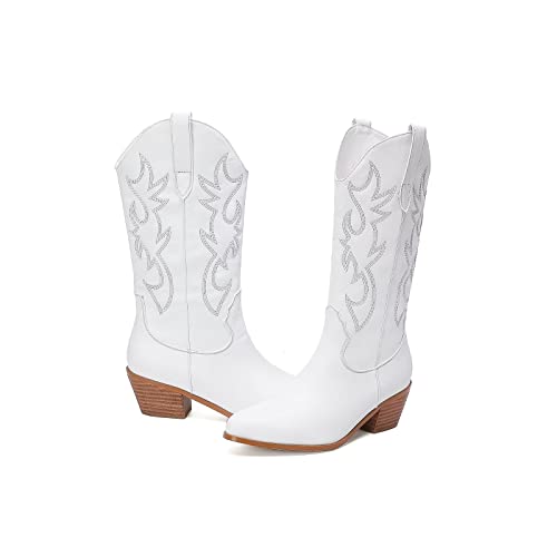Western cowboy-style white ladies' mid-calf boots, with thick soles, have a stable and fashionable style. They can effectively enhance height and are an eye-catching choice for parties and dates.2