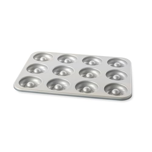 Moule à beignets 12 cavités Nordic Ware en acier formé durable - 7