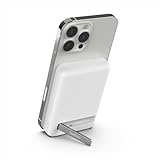 Dank eines praktischen ausklappbaren Ständers aus Metall können Sie Ihr Handy während des Ladens der Power Bank verwenden, ohne es festhalten zu müssen