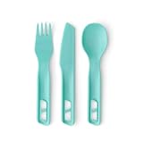 Le couteau dispose d'une lame assez tranchante pour couper et assez large pour étaler ; la fourchette et la cuillère sont conçues pour une alimentation efficace