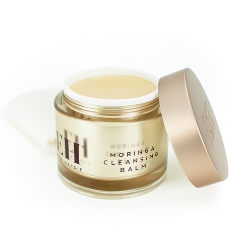 Baume de moringa Emma Hardie démaquillant visage avec chiffon doux