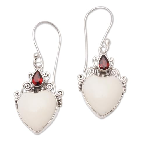 Boucles d'oreilles grenat et bois Novica, style bohème au quotidien