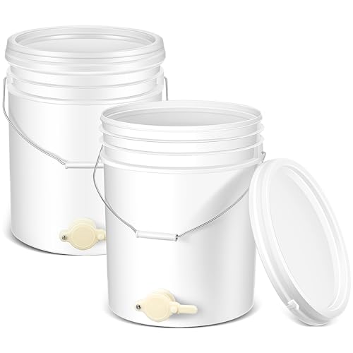 Suzile 2 Pack Plastic Honey Bucket with Gate 5 Gallon Bucket with Spigot White Honey Extractor Equipment Beekeeping Harvesting Tool Beekeeping Supplies 20L Capacity
