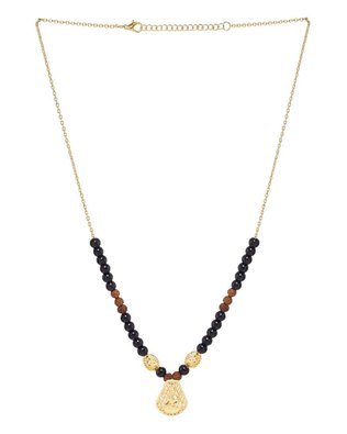 Elegant Silver Pendant with Glittering Gemstone