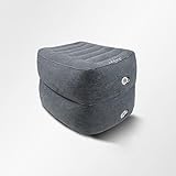 Muy fácil de inflar: cada reposapiés inflable está diseñado con nuestro exclusivo círculo ancho. Infla rápidamente la almohada de viaje a la firmeza deseada con la bomba de mano incluida. Una válvula de inflado permite que el reposapiés se ajuste fácilmente en altura y firmeza y se desinfla rápidamente para un almacenamiento compacto