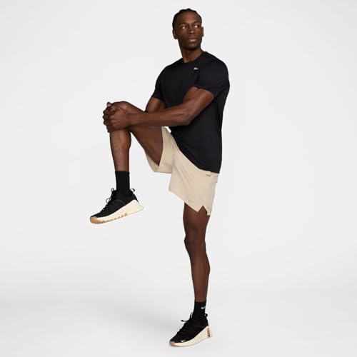 Nike Unlimited Vielseitige Dri-Fit Herrenshorts Ohne Futter (Ca. 18 cm), Desert Khaki/Black/Desert Khaki, DV9340-251, M